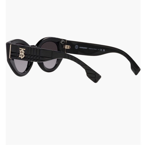 Burberry
Briar 47mm Gradient Sunglasses - Picture 4 of 7